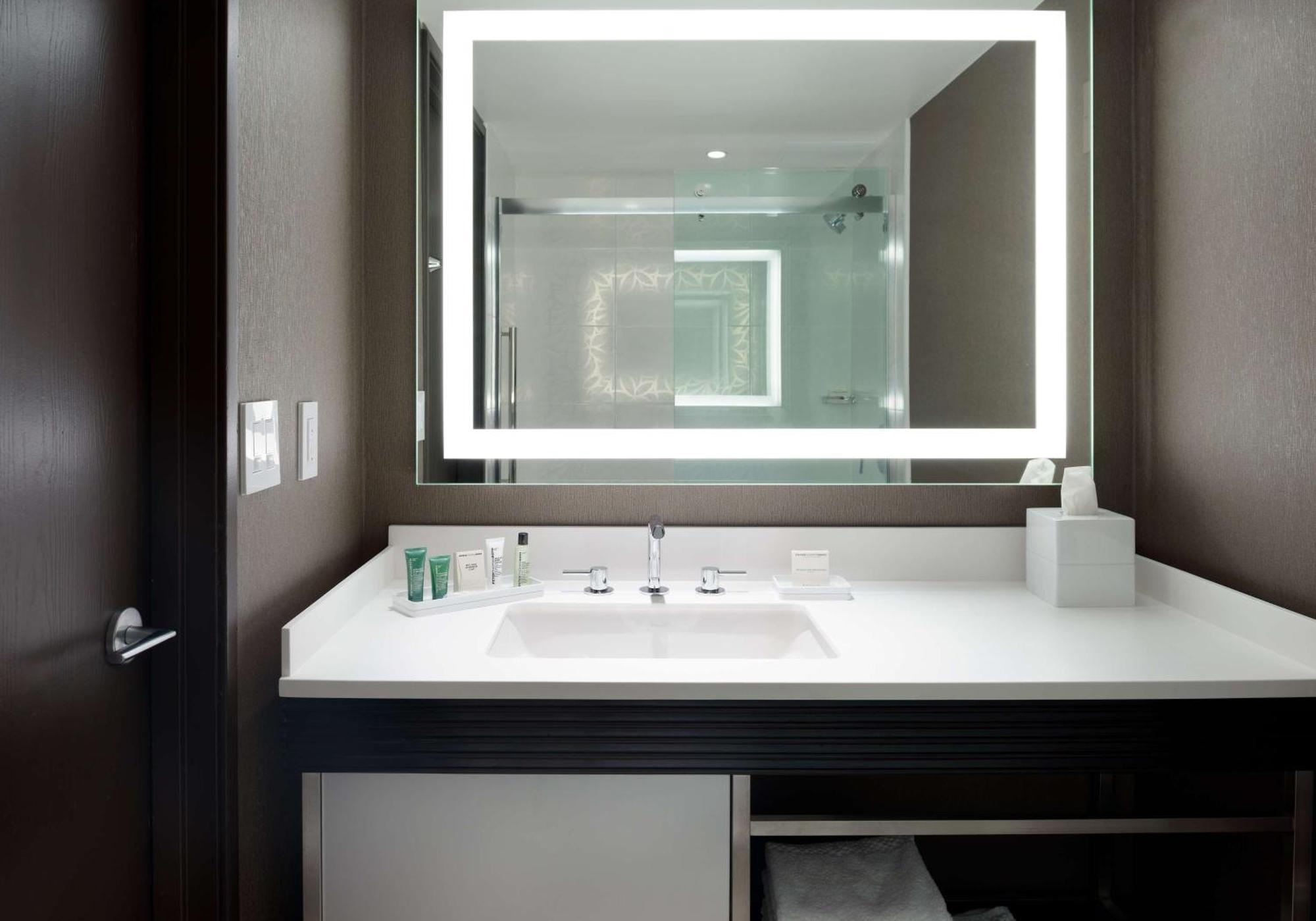 Hilton Woodland Hills/ Angeles Hotel 3*