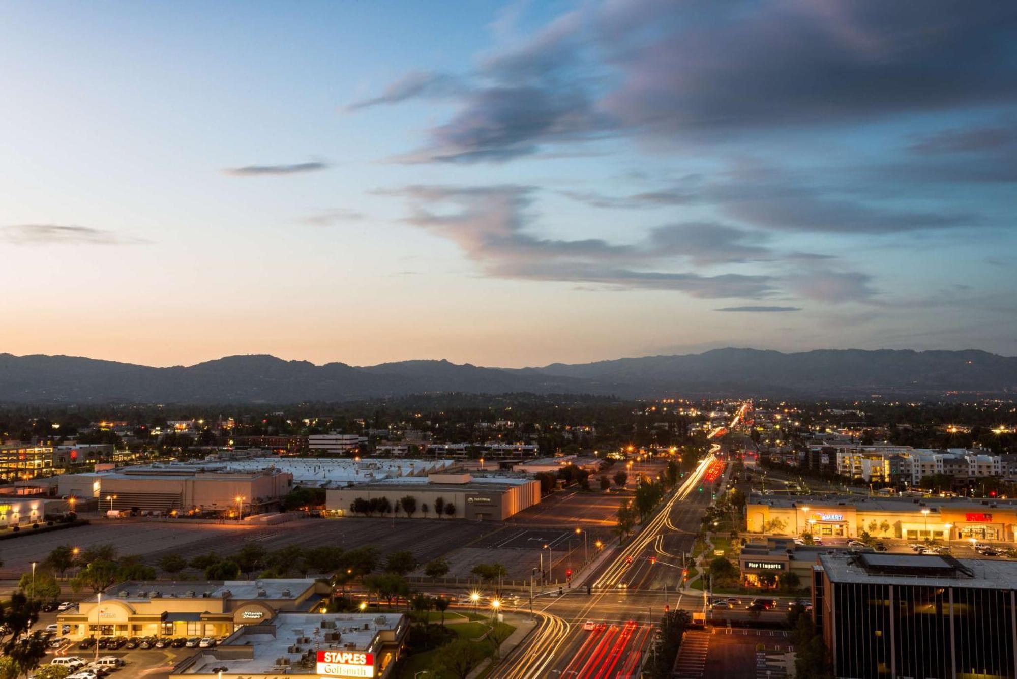 Hotel Hilton Woodland Hills/ Angeles 3*