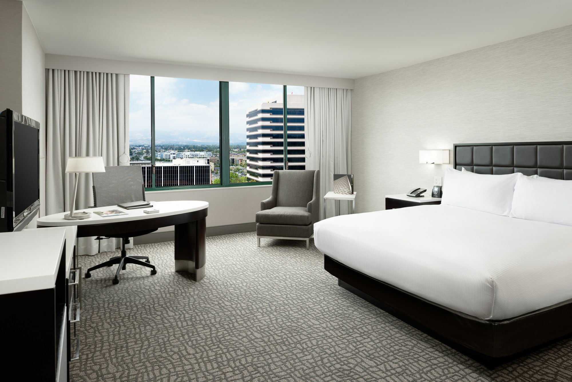 Hilton Woodland Hills/ Angeles Hotel